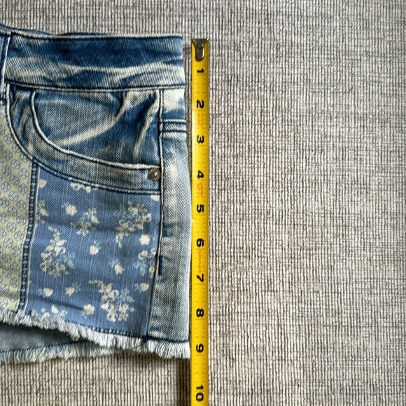 Mossimo Size 5 Denim Shorts - Picture 4 of 6
